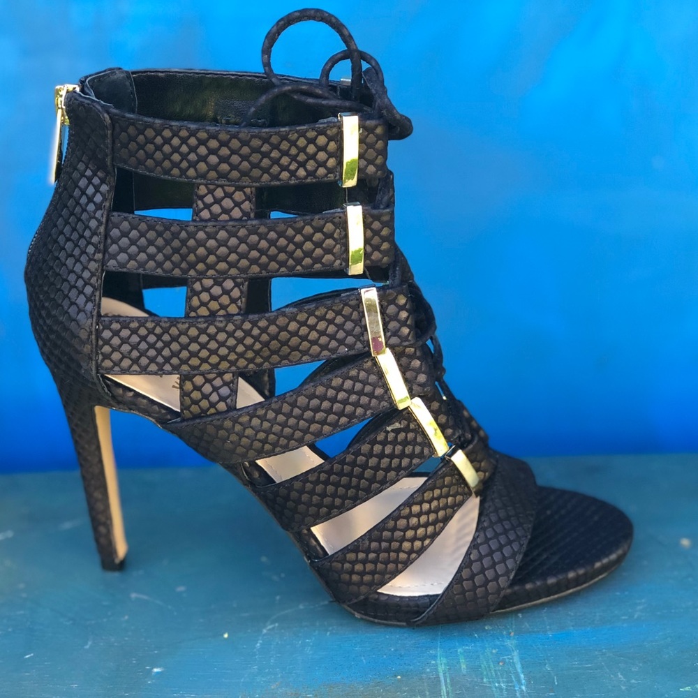 Vince Camuto 🌸New🌸Black Gold Heels Pumps - Picture 12 of 15